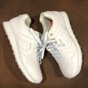 NWOT White Levi’s Sneakers